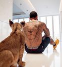 Memphis Depay hanging out with a liger