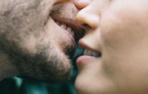 The Worst Things That Have Happened While Kissing