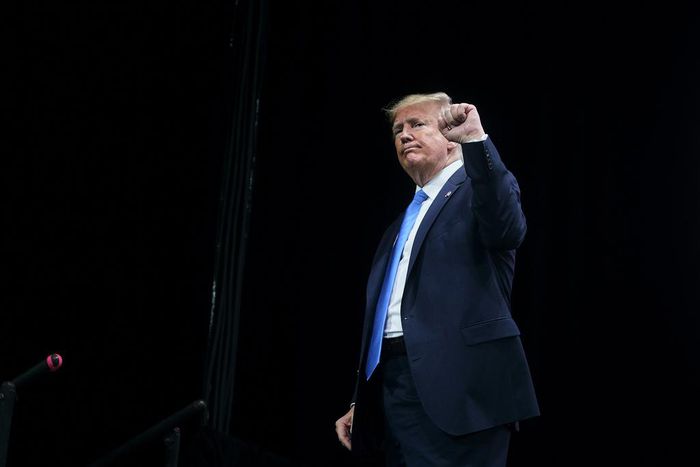 Trump Brings 2 Officers He Cleared of War Crimes Onstage at Fundraiser