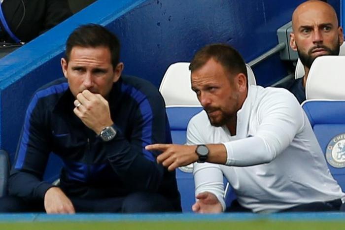 Chelsea assistant manager Jody Morris (right)