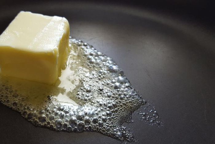 Dr. Pimple Popper Squeezes A Juicy Back Blackhead