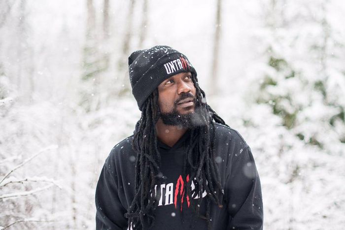Headmaster prevents Samini from speaking to students due to his dreadlocks