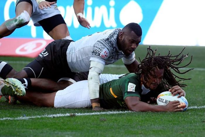 South Africa's Branco Du Preez scores a try to force extra time in the Blitzboks' victory over Fiji in the Cup final of World Rugby Sevens Series Los Angeles Sevens