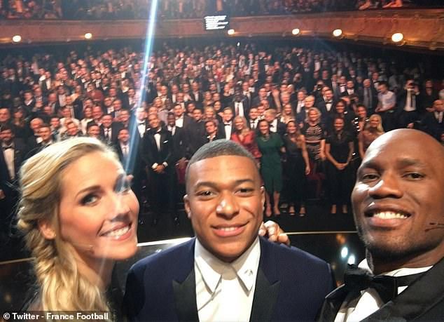 Twitter goes crazy over Didier Drogba’s use of iPhone 6 at Ballon d’Or ceremony