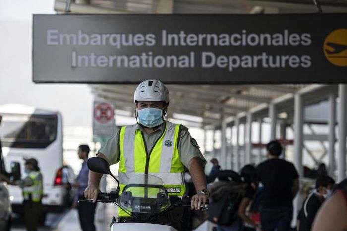 A policeman wears a face mask to prevent the spread of the new Coronavirus at the Santiago international airport