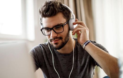 4 Easy Ways to Fight Loneliness While Isolated