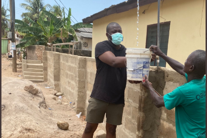 Dumelo assisting community water project