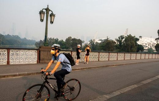 Melbourne's skyline is shrouded in toxic smoke from bushfires, disrupting the Australian Open build-up