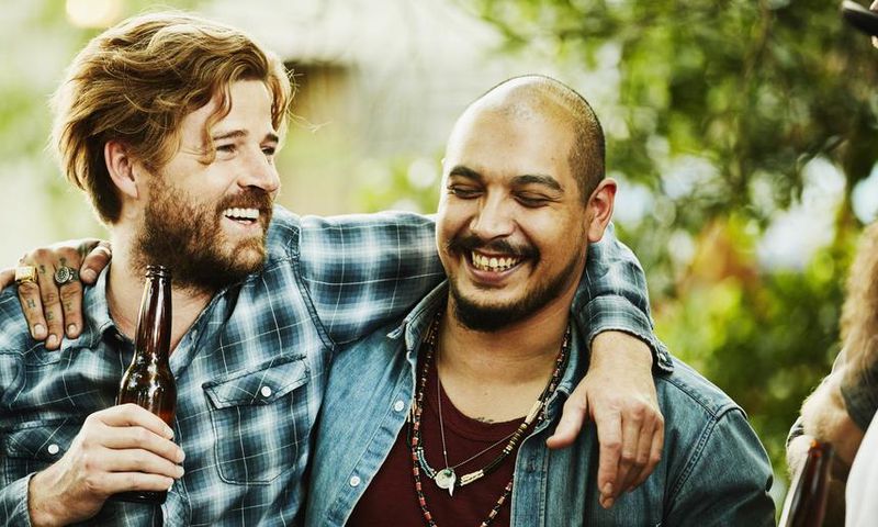4 Apps Guys Can Use to Make Friends
