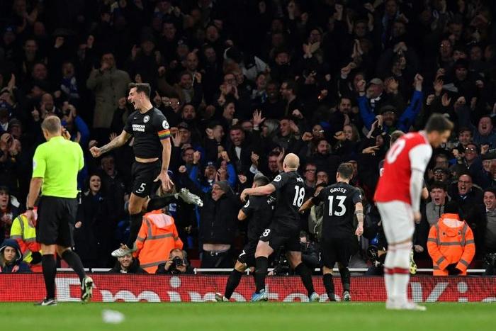 Brighton players celebrate Neal Maupay's winner against Arsenal
