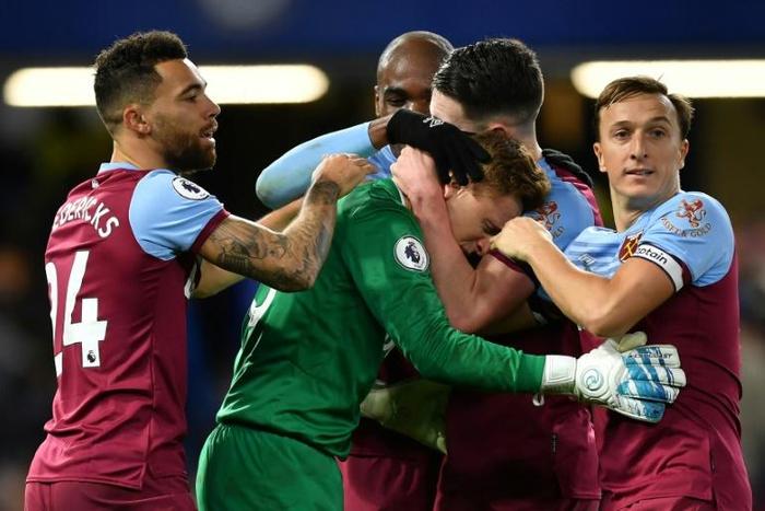 West Ham goalkeeper David Martin celebrates with team-mates after their win at Chelsea