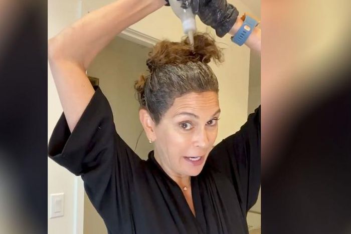 This Hair Kit Makes Dying Your Own Hair Simple