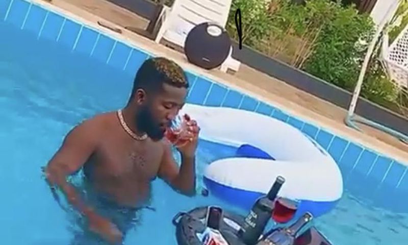 Bisa Kdei shows off his swimming pool