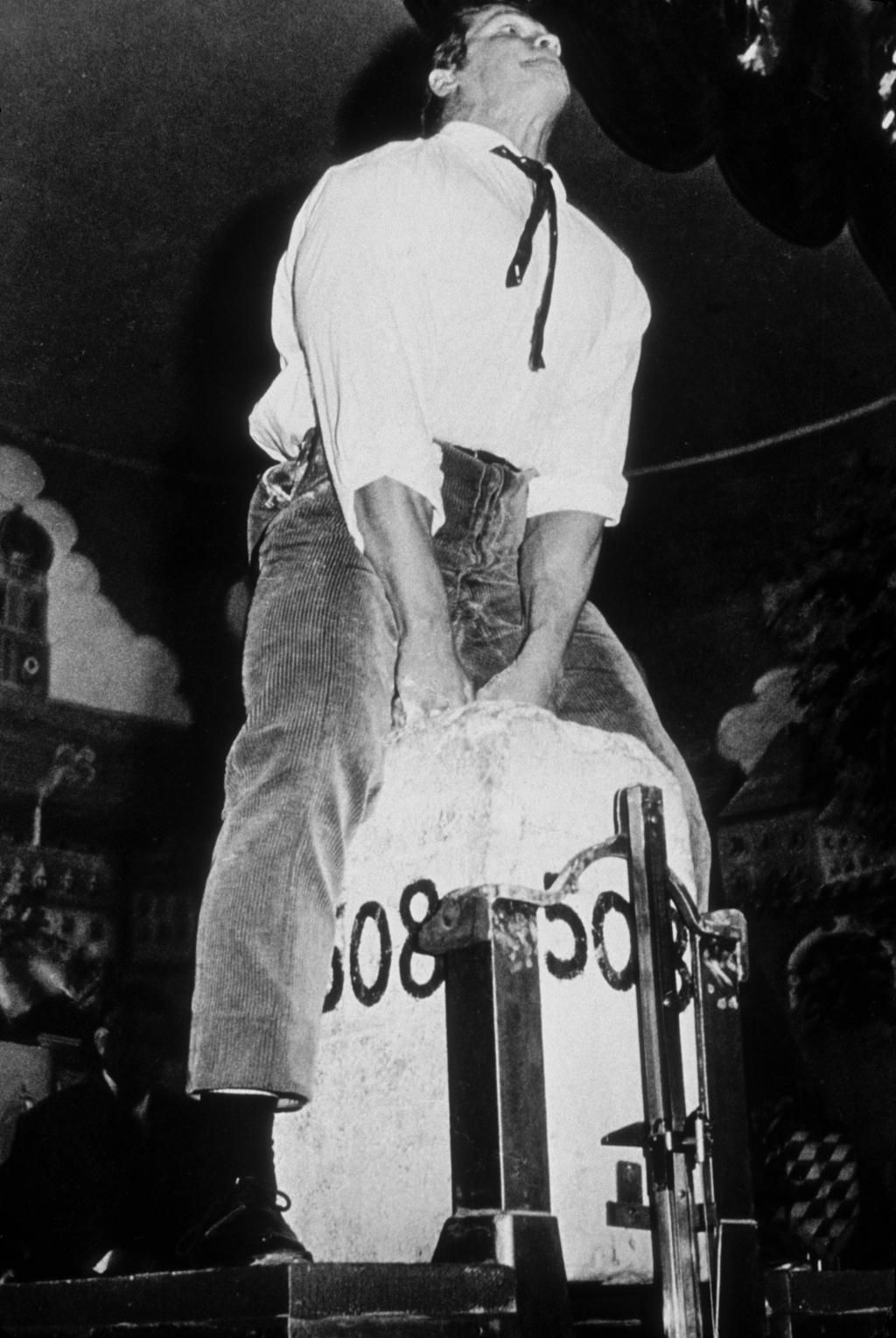 40 Photos From the Early Days of Arnold Schwarzenegger's Career
