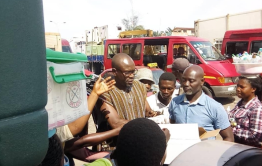 Black Stars coach CK Akonnor donates hand sanitisers to street hawkers