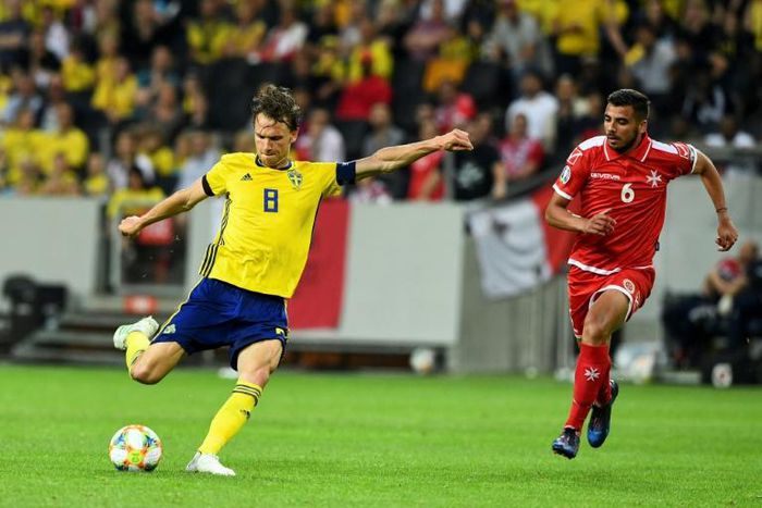 Fiorentina's Sweden international Albin Ekdal has tested positive for coronavirus