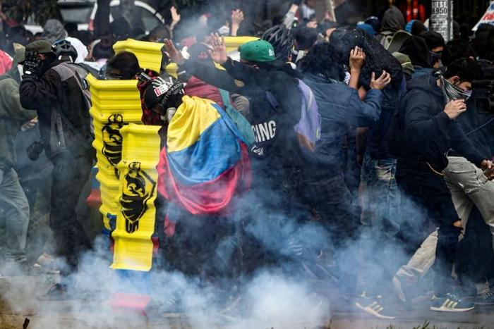 Demonstrators clash with riot police during a nationwide strike called by students, unions and indigenous groups to protest against the government of Colombia's President Ivan Duque, in Bogota, on November 21, 2019