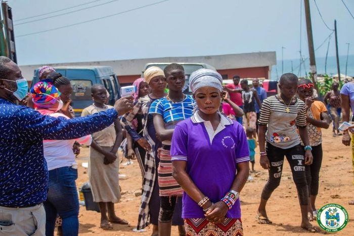 Gov’t to halt food distribution in areas where social distancing is not observed