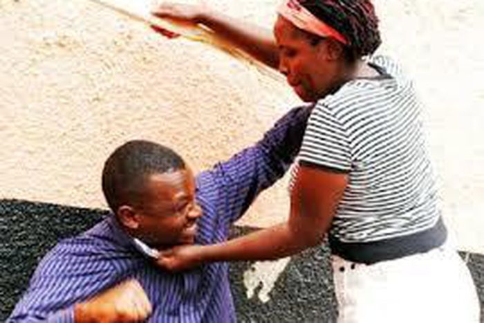 Furious woman beats up husband inside ‘trotro’ for calling her a prostitute (video)