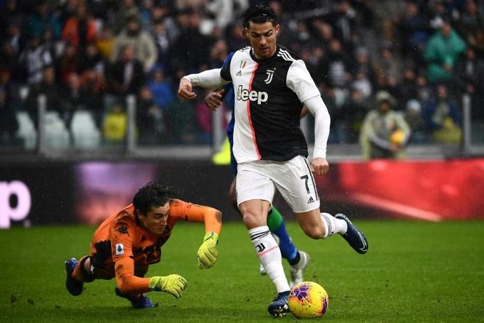 Sassuolo's teenage goalkeeper Stefano Turati (L) made his Serie A debut against Cristiano Ronaldo's (R) Juventus