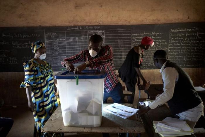 An electoral officials wore masks for the last round of voting