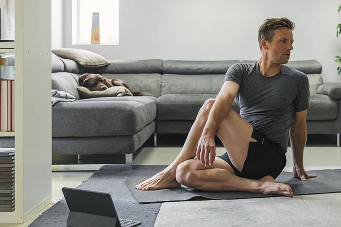 This Mobility Session Nails the 90-90 Position