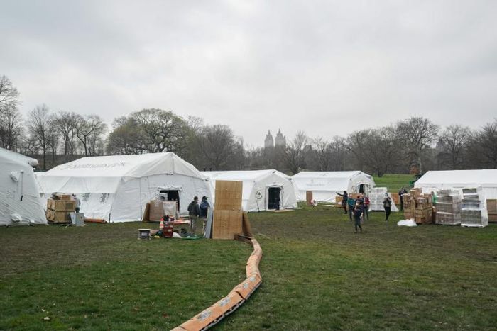 Volunteers from the International Christian relief organization Samaritan’s Purse set up an Emergency Field Hospital for patients suffering from the coronavirus in Central Park on March 30, 2020 in New York