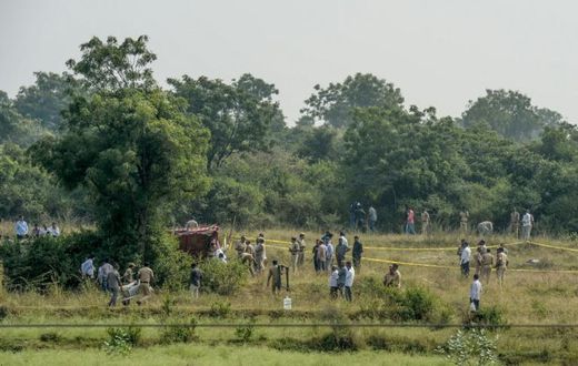 Indian police have said that they shot dead four detained gang-rape and murder suspects