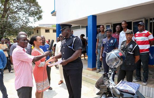 Zanetor donates to police
