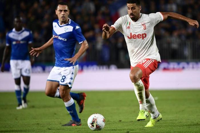 Juventus' German midfielder Sami Khedira (R) will be out for three months after knee surgery