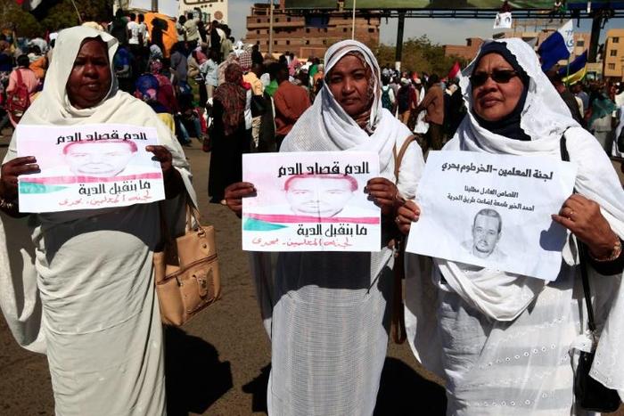 Members of Khartoum's Teachers' Association in front of a court during the trial of intelligence agents who tortured and killed a fellow teacher