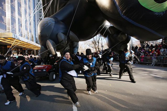 Macy's Thanksgiving Parade: Phew! Giant Balloons Fly -- Just Not Very High