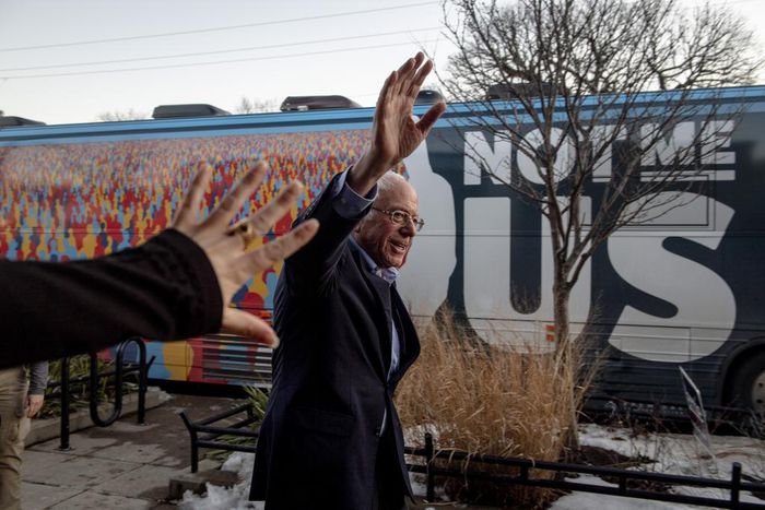 Democratic Hopefuls Make Final Appeals in a Blurred Caucus Race