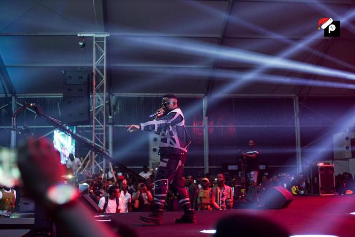 WATCH: Sarkodie’s grandiose entry at #Rapperholic19 that everyone is talking about
