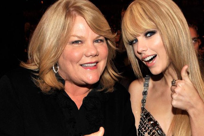 Taylor Swift's Mom Has A Brain Tumor