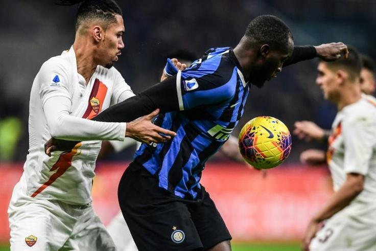 AS Roma defender Chris Smalling (L) holds off Inter Milan's forward Romelu Lukaku at the San Siro stadium in Milan.