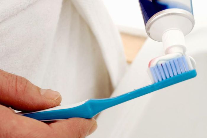Should You Floss Before or After Brushing?