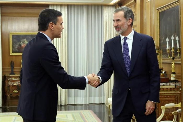 Spain's King Felipe VI on Wednesday tasked acting prime minister Pedro Sanchez with forming a new government