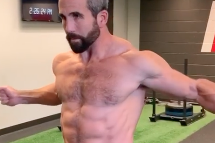 Finish Off Your Chest and Abs in One Circuit
