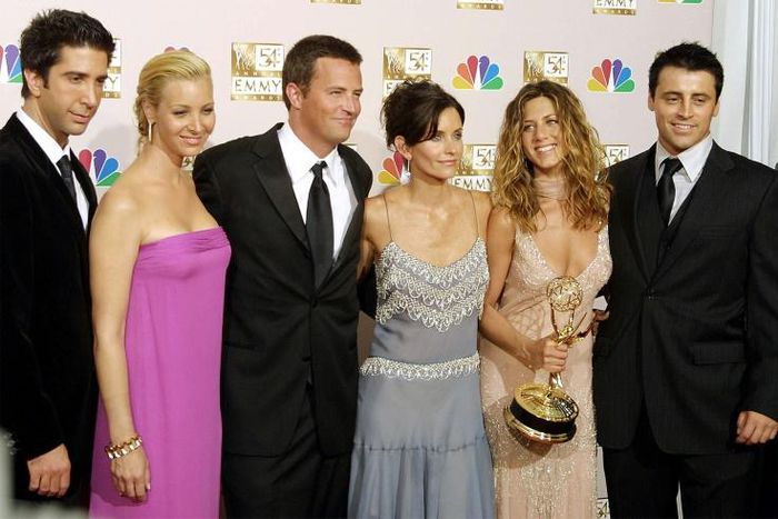 "Friends" stars David Schwimmer, Lisa Kudrow, Matthew Perry, Courteney Cox, Jennifer Aniston and Matt LeBlanc pose at the Emmy Awards on September 22, 2002
