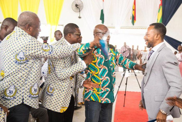 VIDEO: Owusu Bempah ‘clashes’ with Mahama in church