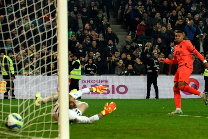 Kylian Mbappe struck twice in Paris Saint-Germain's easy win at Saint-Etienne