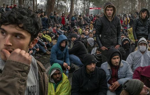 EU to Offer 2,000 Euros to Migrants in Greece to Go Home