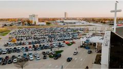 Pastor holds service for rich church members who’re all seated in their luxury cars (video)