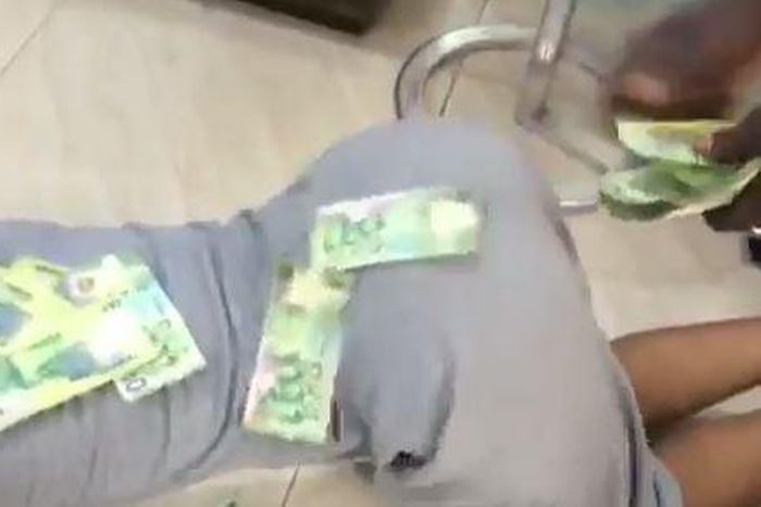 Nana Aba's baby daddy Osebo sprays cash on Akuapem Poloo as she twerks