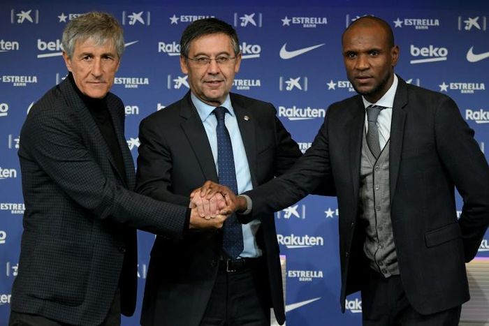Barcelona's new coach Quique Setien (left) poses with club president Josep Maria Bartomeu (centre) and sporting director Eric Abidal (right) during his official presentation on Tuesday.