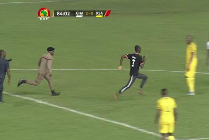 Pitch invader, Awal Suleman being chased