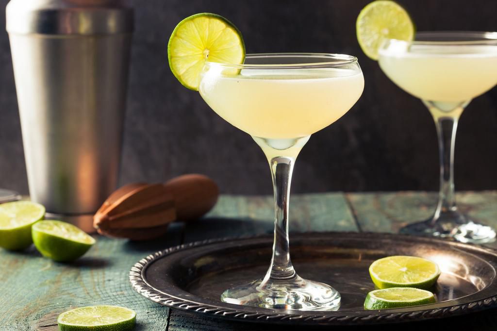 The 15 Best Low-Carb And Keto-Friendly Cocktails You Can Sip On