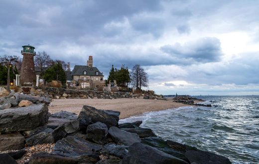 Sands Point, N.Y.: A Fairy-Tale Village, for Those Who Can Afford It