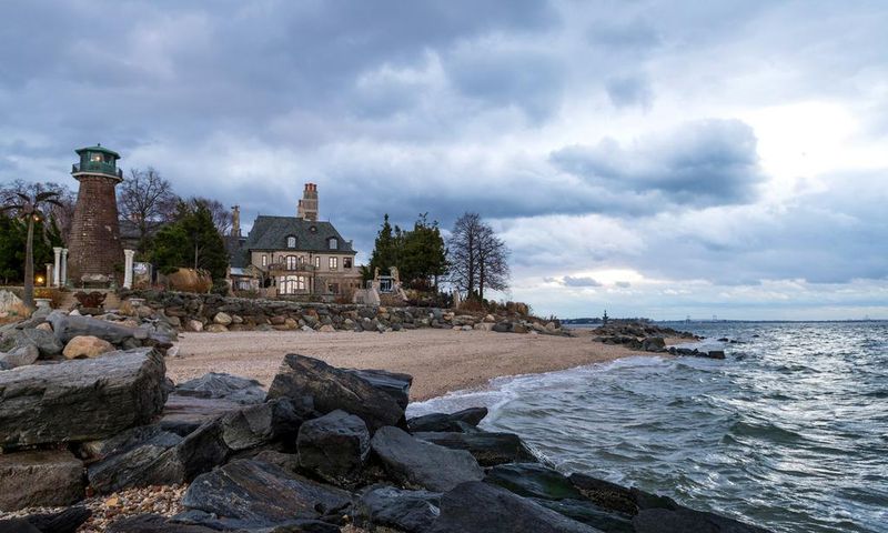 Sands Point, N.Y.: A Fairy-Tale Village, for Those Who Can Afford It